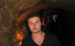 Italiani a Dublino, Andrea Carnali