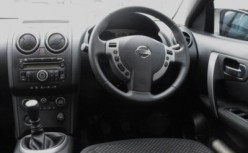 Tuttoirlanda - Il volante a destra di una automobile Irlandese