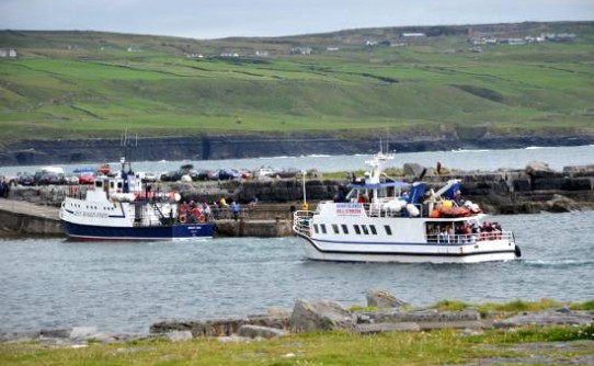 Traghetti a Doolin che rientrano dalle Aran Islands