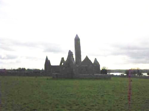 Monastero di Kilmacduagh. Veduta della torre. Galway by Tuttoirlanda