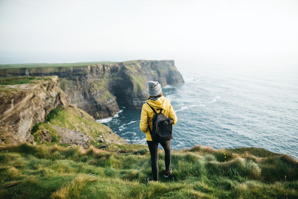 veduta delle Cliffs of Moher in Irlanda