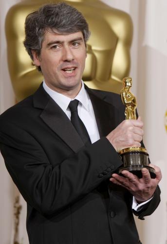 Compositore Toscano Dario Marianelli con il premio Oscar