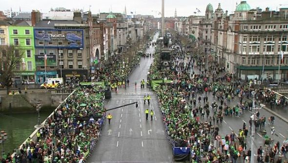 veduta della parata di san patrizio a Dublino