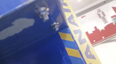 Bulloni sporgenti sulla rastrelliera controllo dimensioni borsa